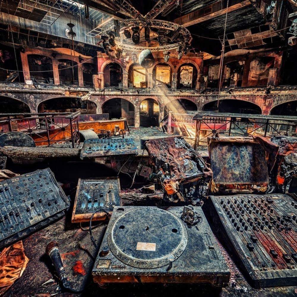 Incredible Photos of Abandoned Clubs